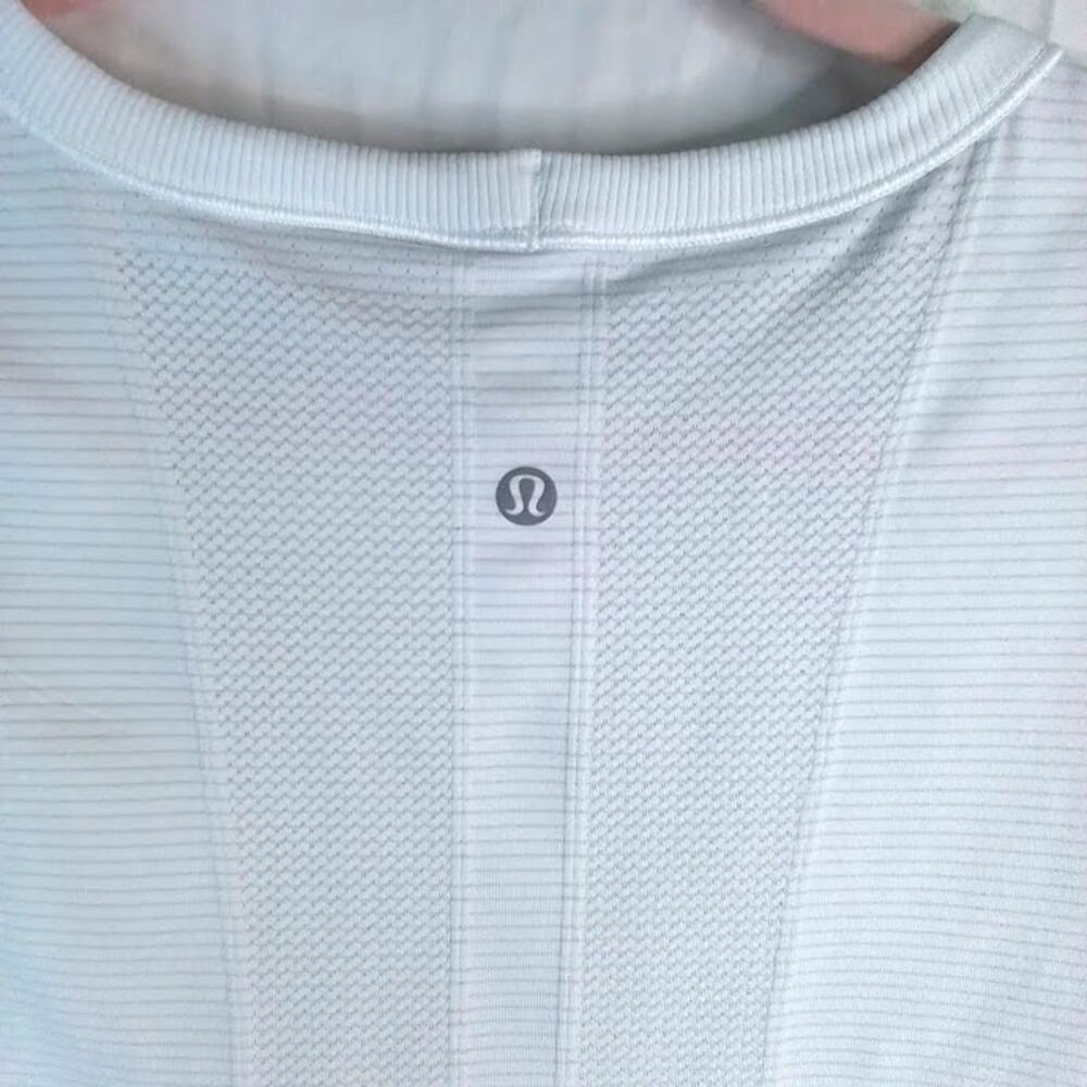 Lululemon Swiftly Tech Short Sleeve Tee White Wom… - image 3